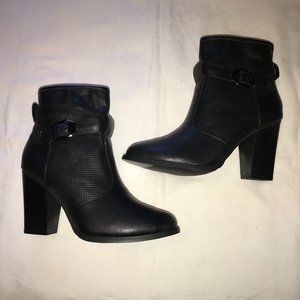 NWT Black Chunky Heel Bootie by Refresh